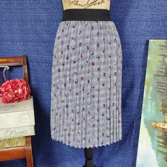 ELLE Pleated Crepe Floral Stretch Skirt Gray Large - Picture 1 of 7